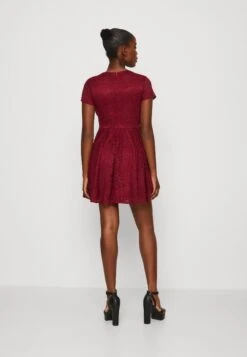 Wal G Leona Skater Dress - Robe De Soirée - Wine -Wal Mode Promos Soldes Boutique f73e079c8a1f4d468f8db025b9390405